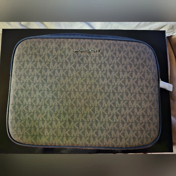 Michael Kors Monogrammed Tablet Case - Picture 2 of 6